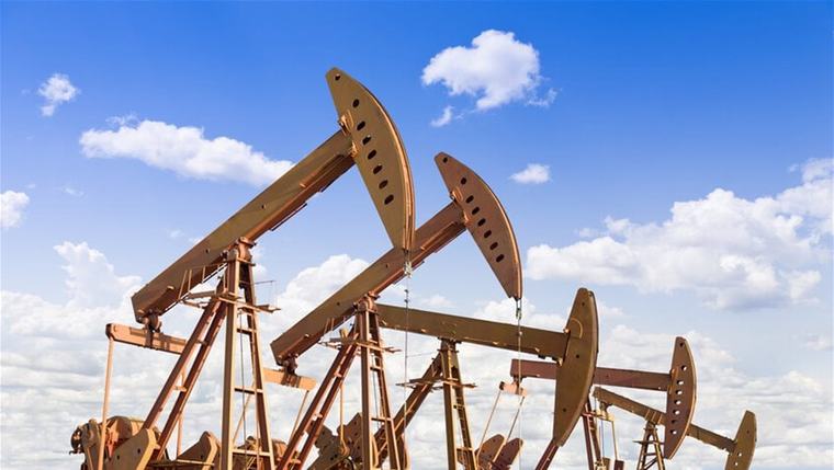 ارتفاع أسعار النفط بعد قصف جزيرة لارك الإيرانية