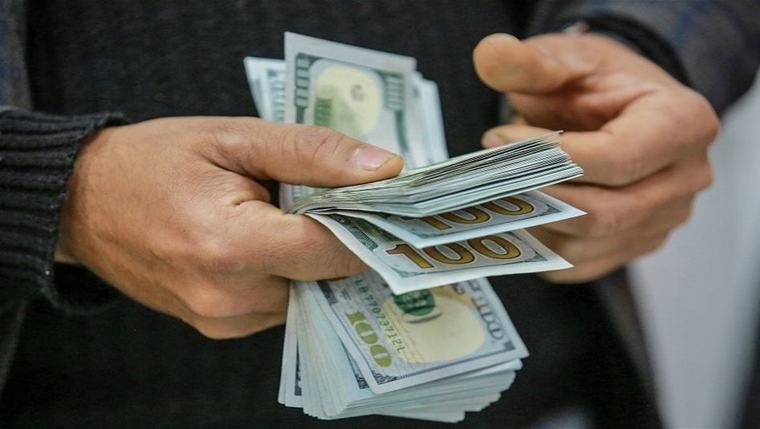 الدولار ينخفض.. لا يزال قريبا من الـ155 الفا