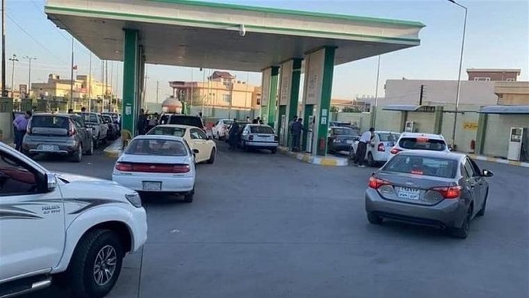 "متى تنتهي هذه المهزلة؟"... استمرار الطوابير الطويلة أمام محطات الوقود في بغداد (فيديو)